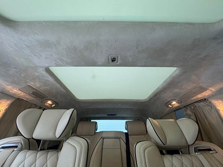 Фото 9 - Mercedes-Benz V-Class