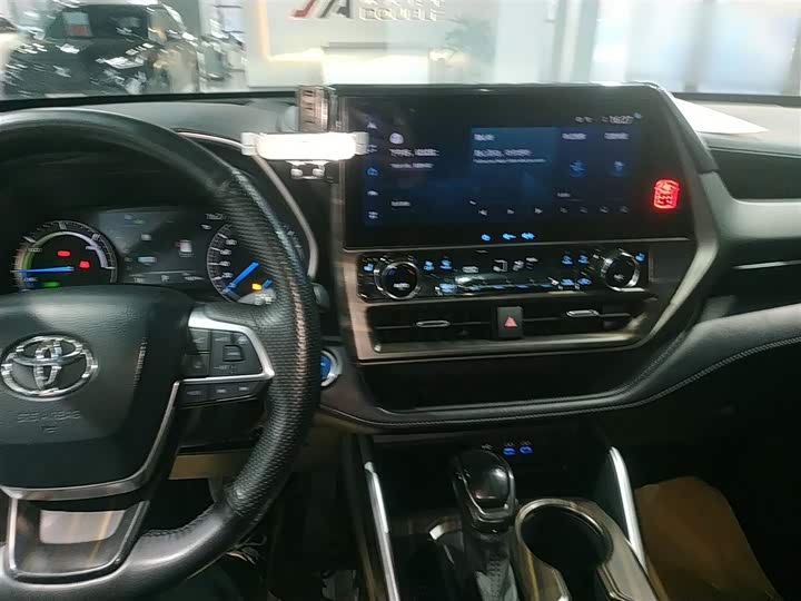 Фото 10 - Toyota Highlander