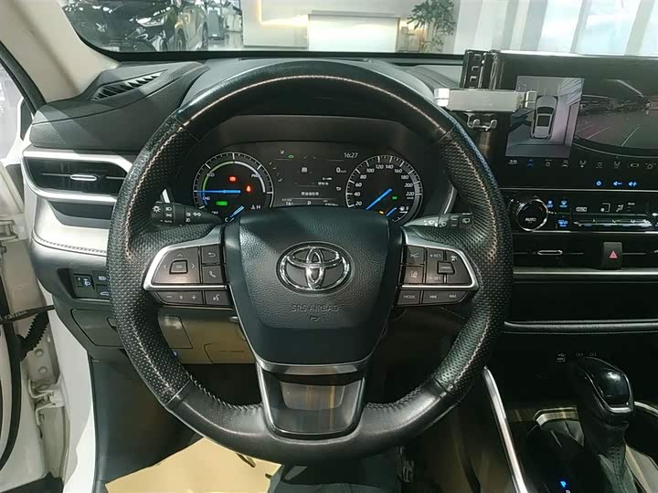 Фото 11 - Toyota Highlander