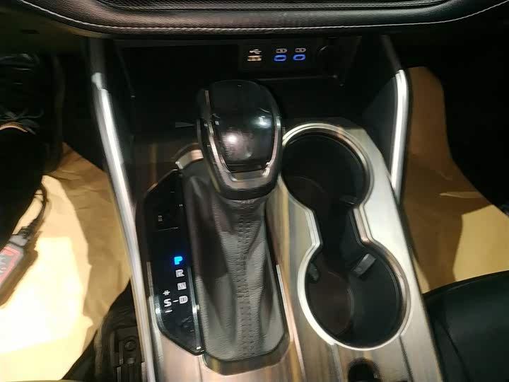 Фото 14 - Toyota Highlander