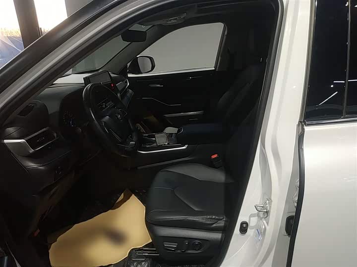 Фото 15 - Toyota Highlander