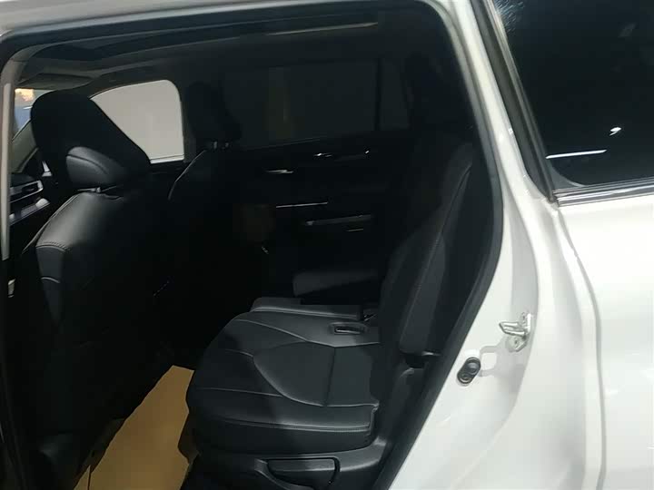 Фото 17 - Toyota Highlander