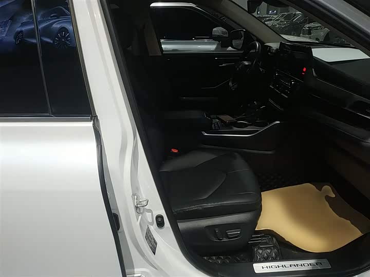 Фото 25 - Toyota Highlander