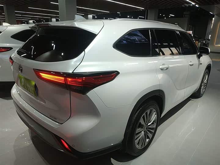 Фото 7 - Toyota Highlander