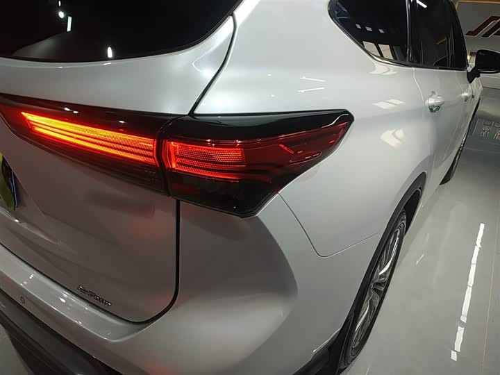 Фото 8 - Toyota Highlander