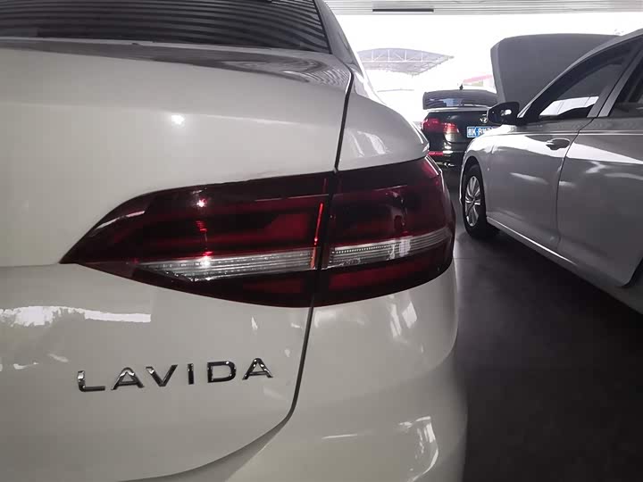 Фото 8 - Volkswagen Lavida