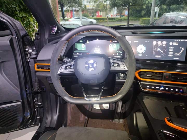 Фото 11 - Changan UNI-T