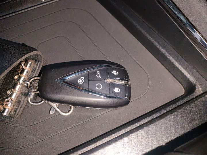 Фото 9 - Changan UNI-T