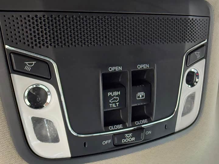 Фото 14 - Honda Vezel