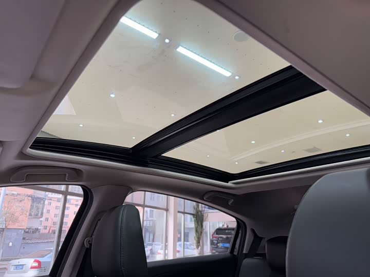 Фото 15 - Honda Vezel