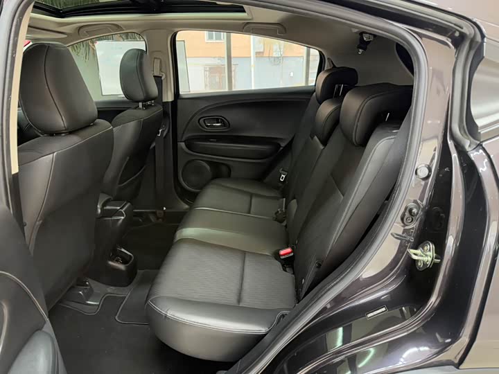 Фото 18 - Honda Vezel