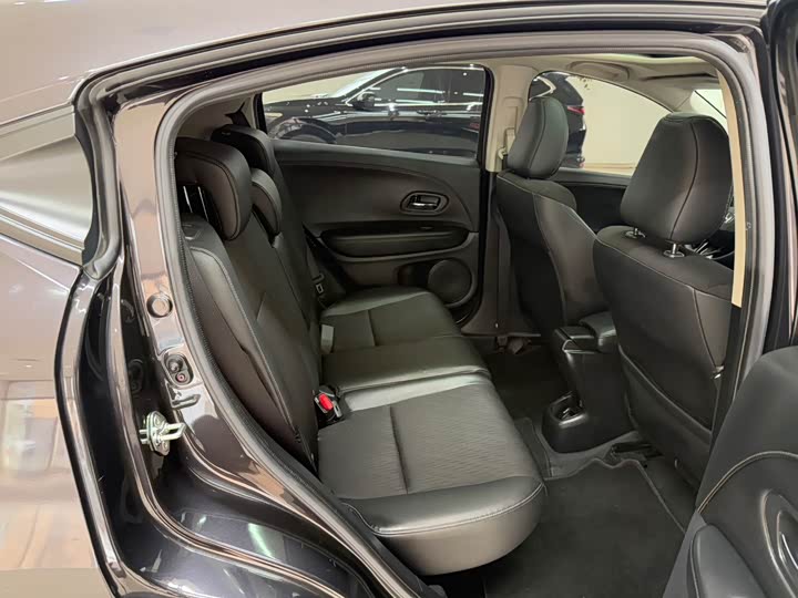 Фото 21 - Honda Vezel