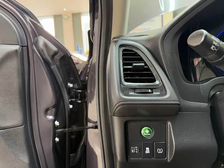 Фото 9 - Honda Vezel