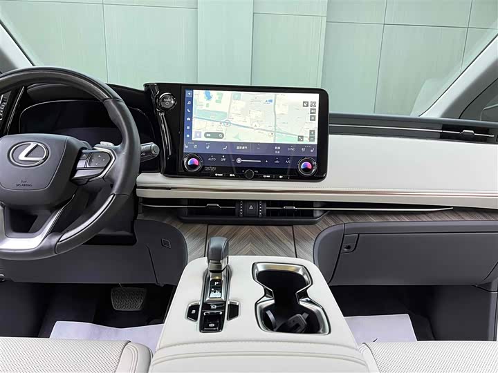 Фото 10 - Lexus LM
