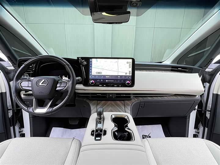 Фото 11 - Lexus LM