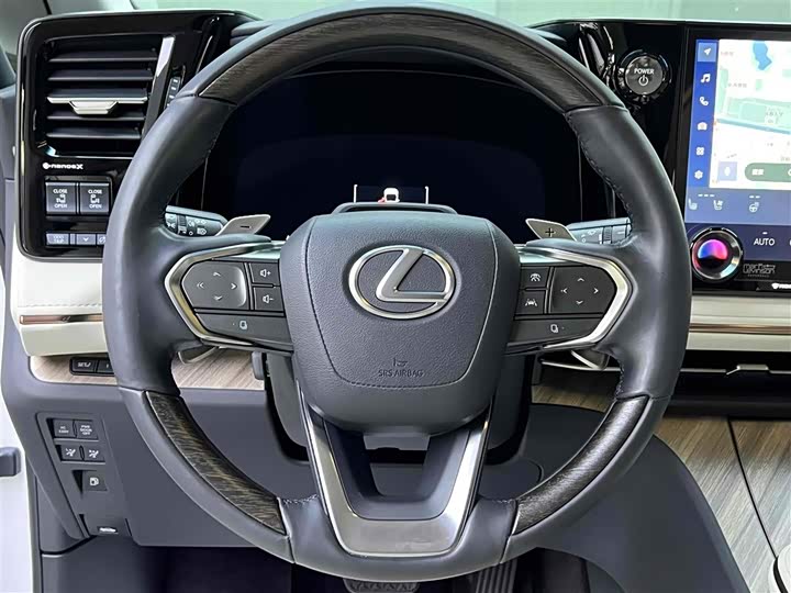 Фото 14 - Lexus LM