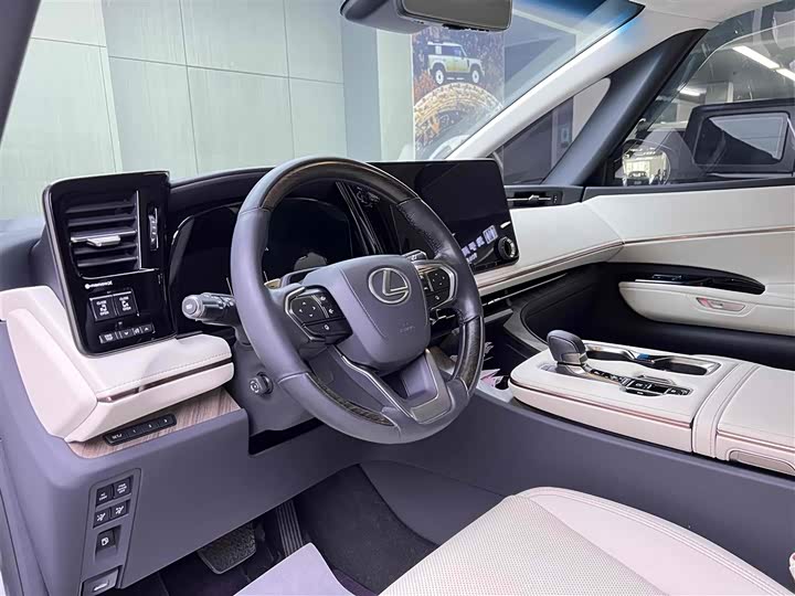 Фото 8 - Lexus LM