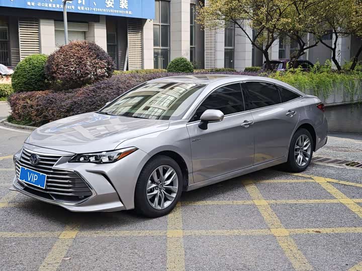 Фото 1 - Toyota Avalon