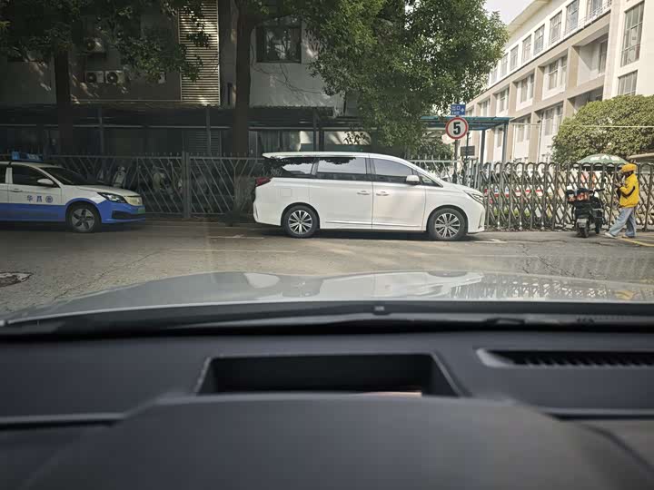 Фото 10 - Toyota Avalon