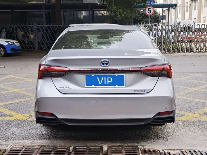 Фото 14 - Toyota Avalon