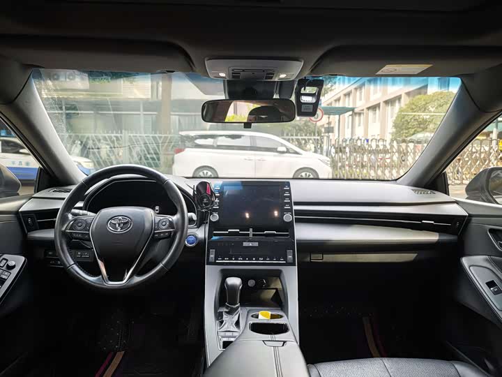 Фото 8 - Toyota Avalon