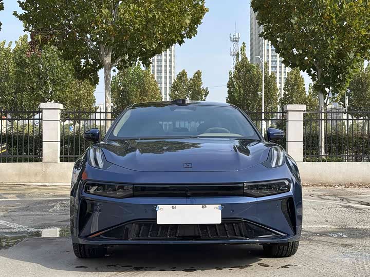 Фото 2 - Zeekr 001