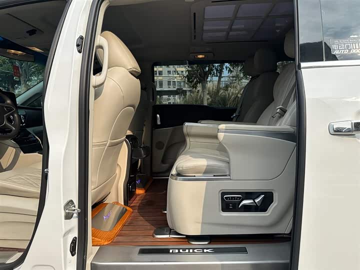 Фото 10 - Buick GL8 ES