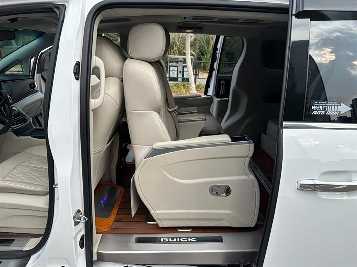 Фото 11 - Buick GL8 ES