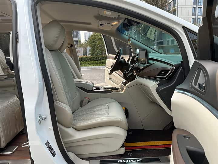 Фото 5 - Buick GL8 ES