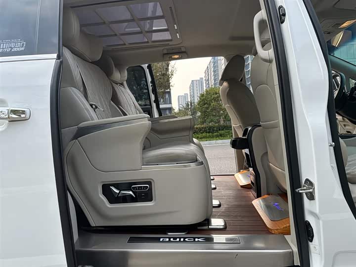 Фото 9 - Buick GL8 ES