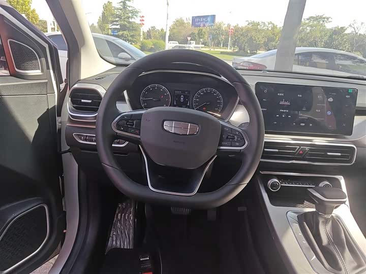 Фото 11 - Geely Coolray