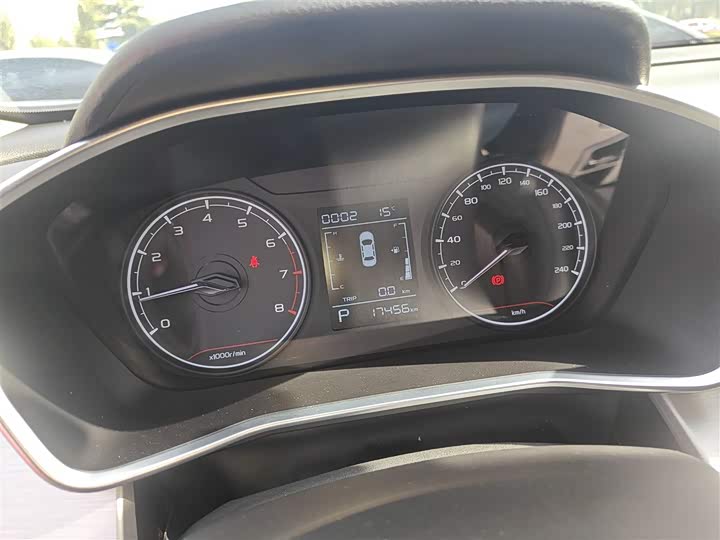 Фото 12 - Geely Coolray