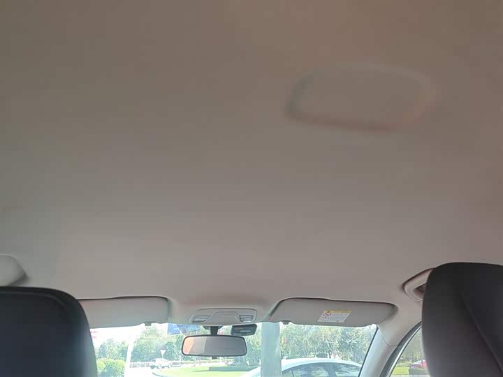 Фото 18 - Geely Coolray