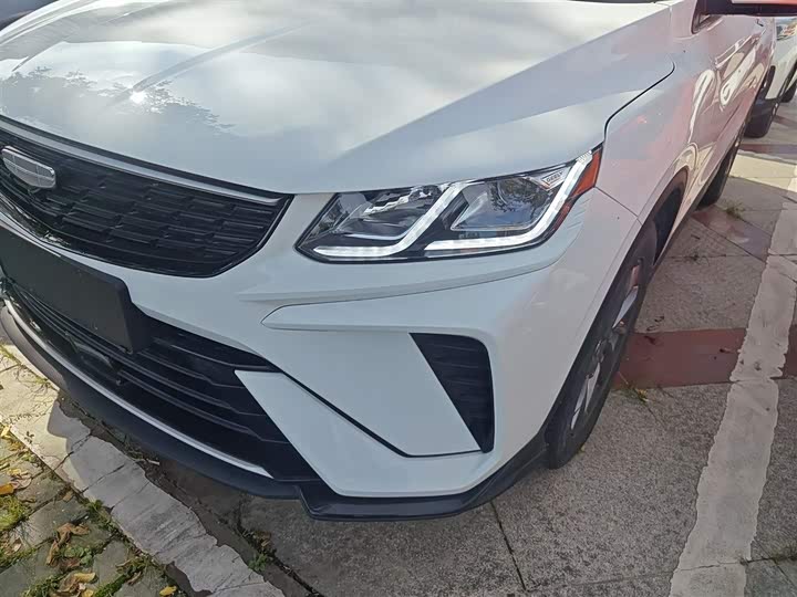 Фото 24 - Geely Coolray