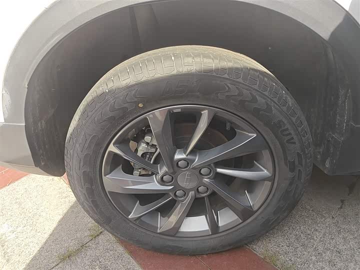 Фото 26 - Geely Coolray