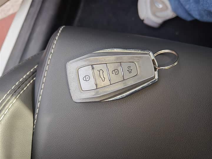 Фото 9 - Geely Coolray