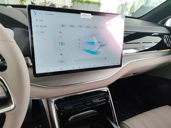 Фото 13 - BYD Tang Hybrid/EV