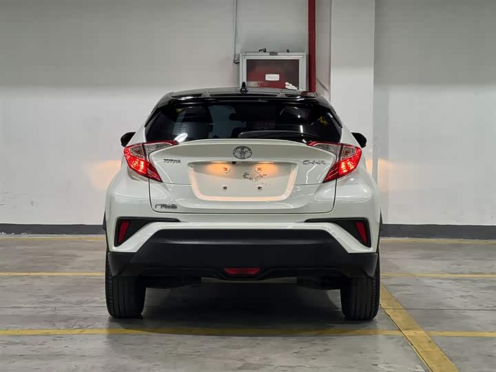 Фото 6 - Toyota C-HR