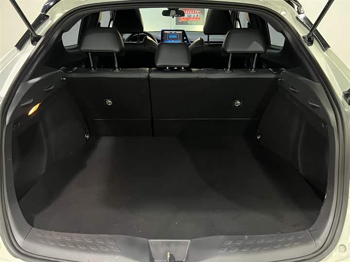 Фото 7 - Toyota C-HR