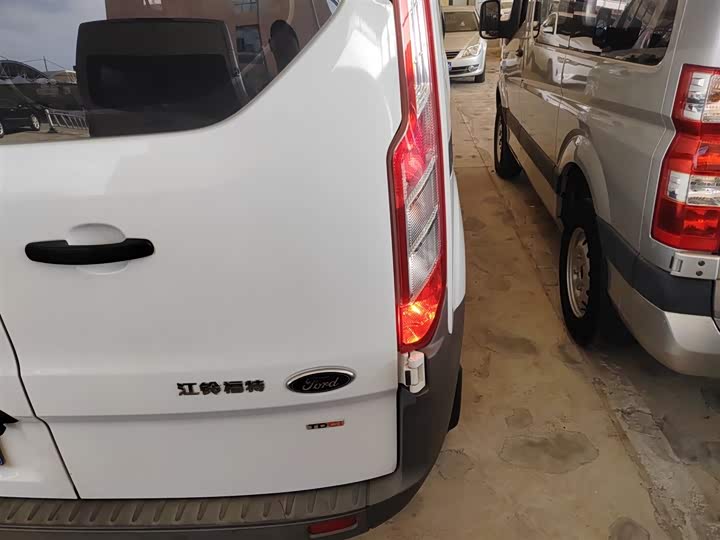 Фото 8 - Ford Transit