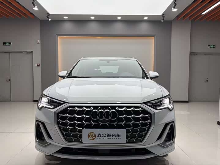 Фото 1 - Audi Q3