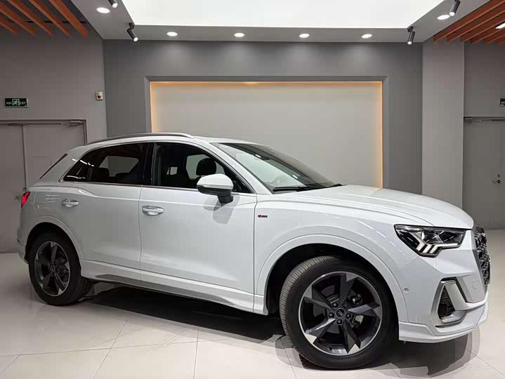 Фото 3 - Audi Q3