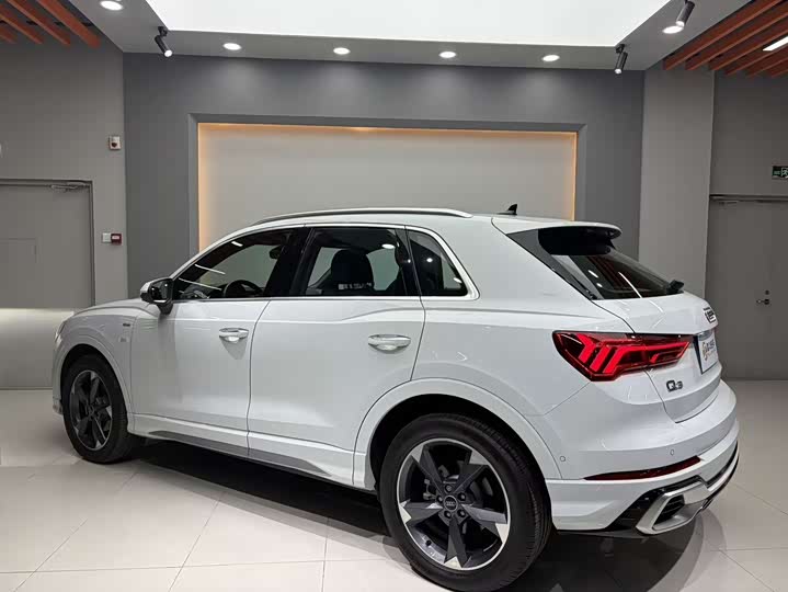 Фото 6 - Audi Q3