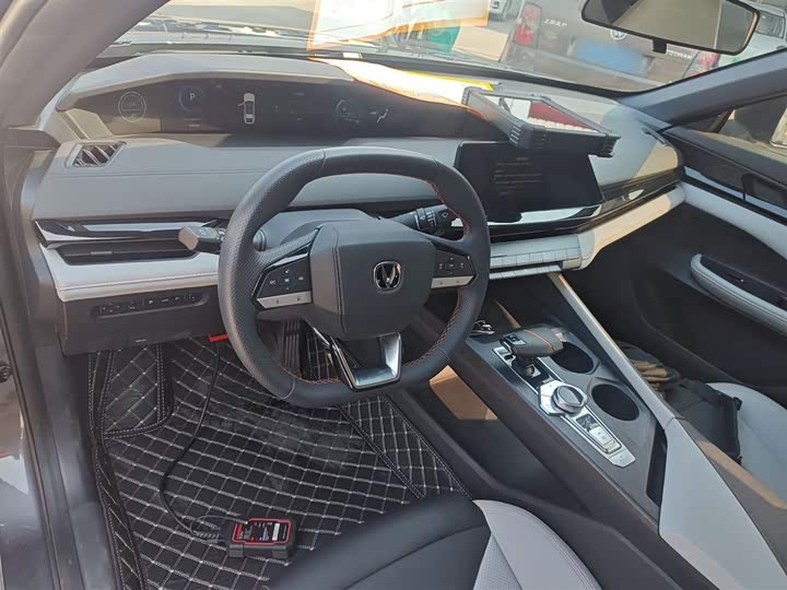 Фото 10 - Changan UNI-V Hybrid