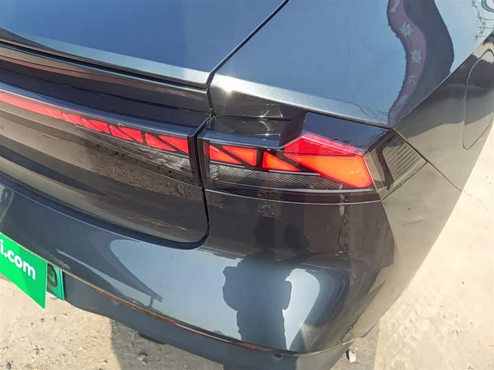 Фото 8 - Changan UNI-V Hybrid