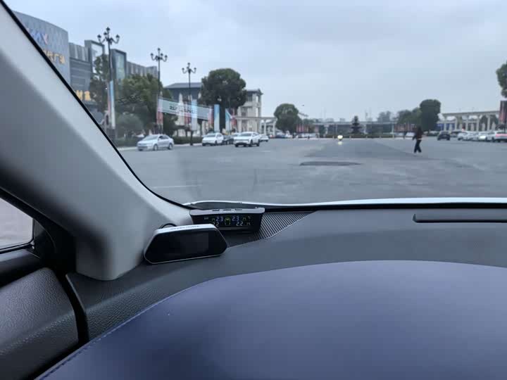 Фото 10 - Toyota C-HR