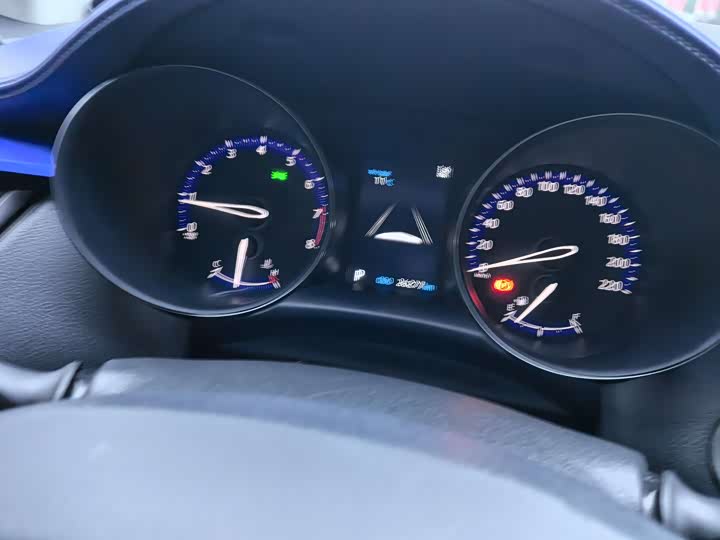 Фото 14 - Toyota C-HR