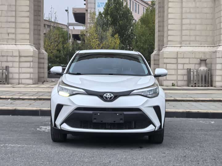 Фото 2 - Toyota C-HR