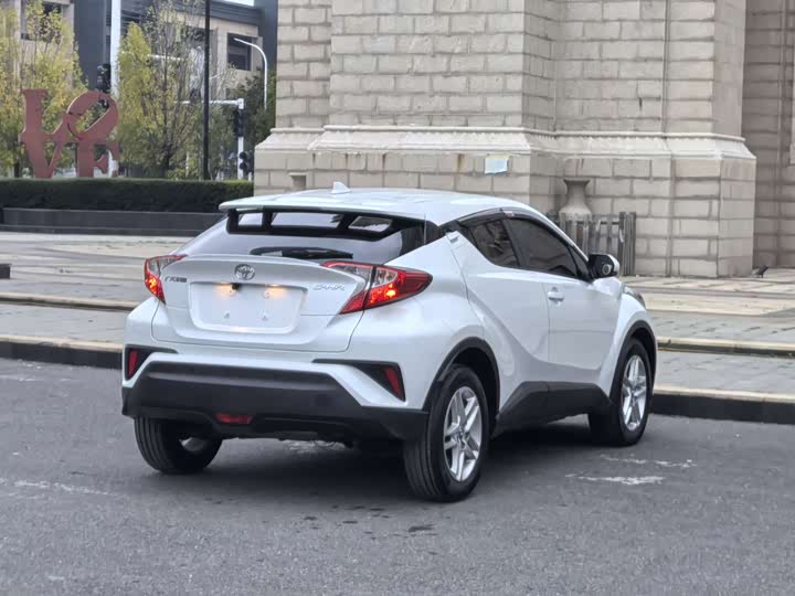 Фото 5 - Toyota C-HR