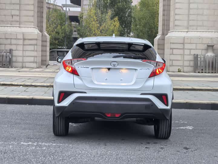 Фото 6 - Toyota C-HR